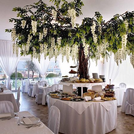 Hotel Heaven Rimini Bagian luar foto
