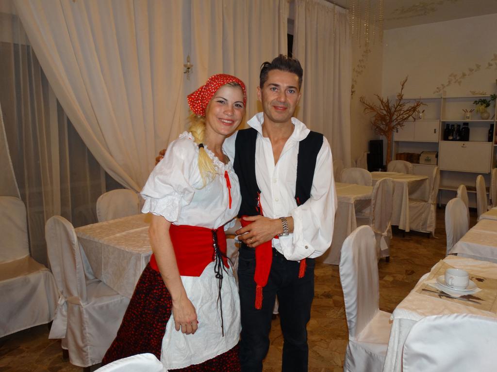 Hotel Heaven Rimini Bagian luar foto
