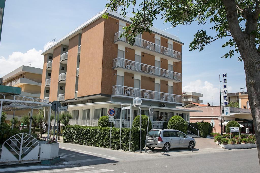 Hotel Heaven Rimini Bagian luar foto